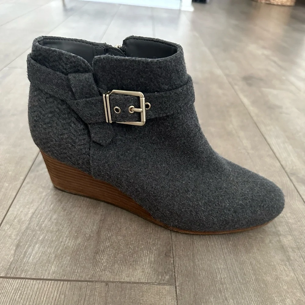 Dr. Scholl Foam Technology Darcy Wedge Booties women’s sz 8